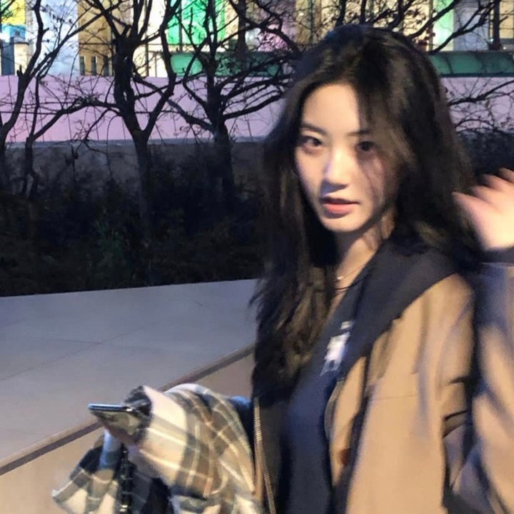 腰间持枪